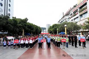 新加坡总理赞扬球队：展现战斗精神和勇气，祝下场客战中国队好运